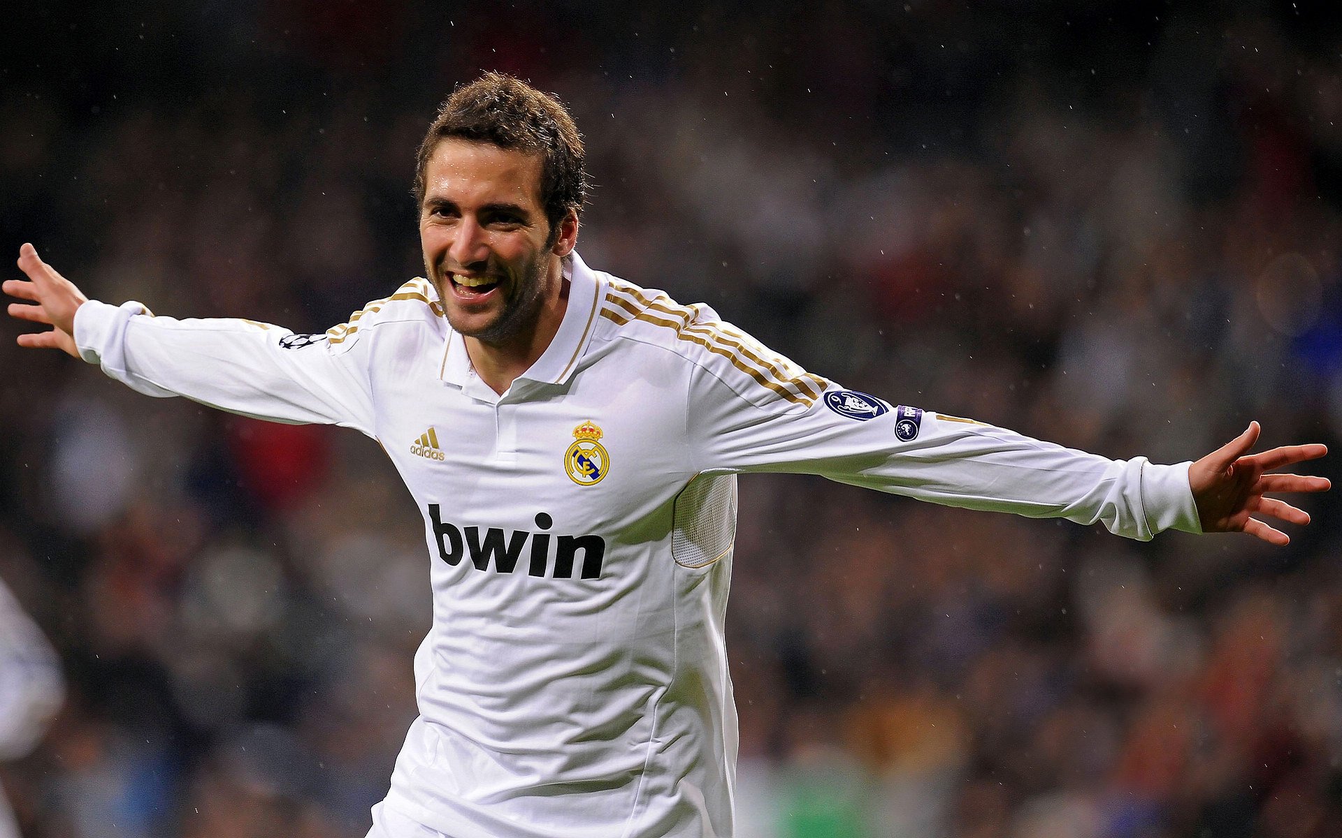 科斯赛场表现引发媒体关注，科斯赛场表现引发媒体关注的例子