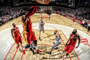 开云官方网站-东契奇空位三分准星惊人独行侠客场大胜，东契奇三分绝杀视频