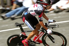 开云棋牌-队员之间默契程度提升有效减少传接球失误，球队配合默契