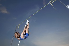 开云首页登录-骑士球员参加地方篮球节增强社区互动，骑士体育篮球